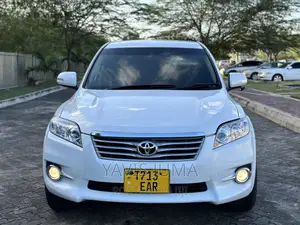 Toyota Vanguard 2012 White
