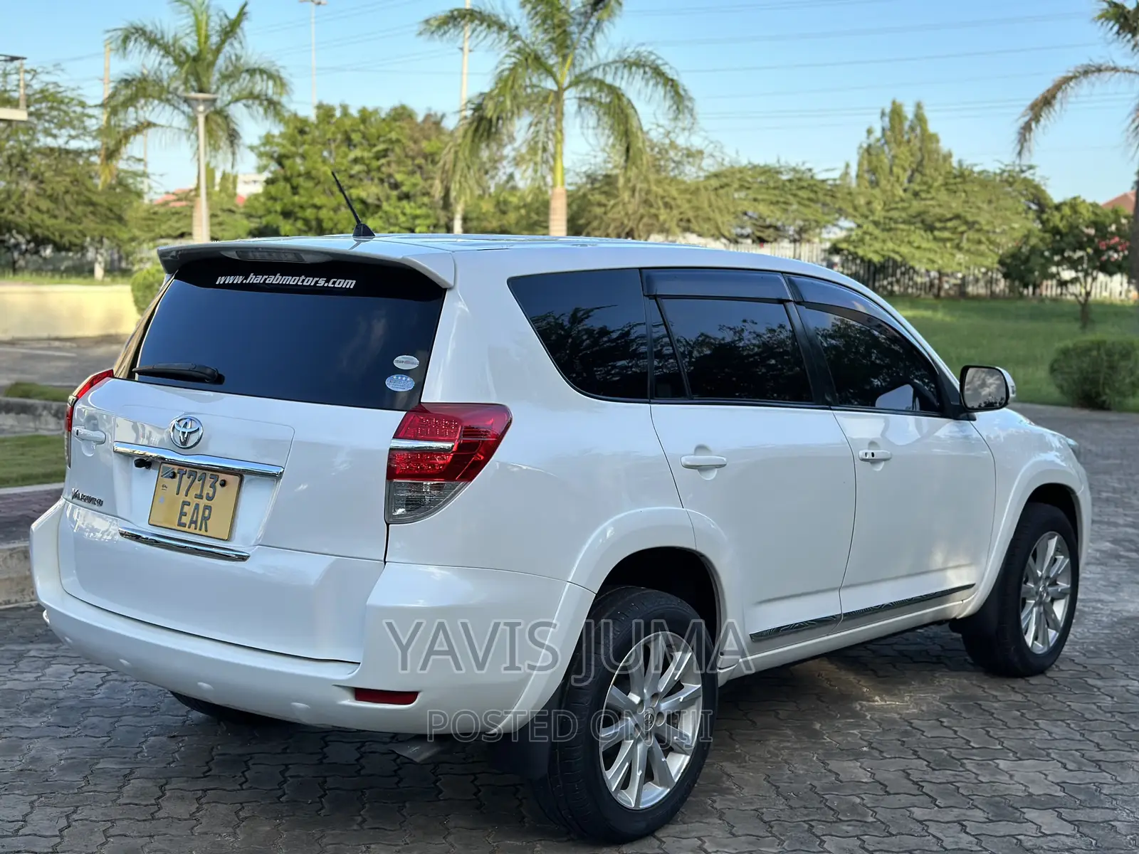 Toyota Vanguard 2012 White