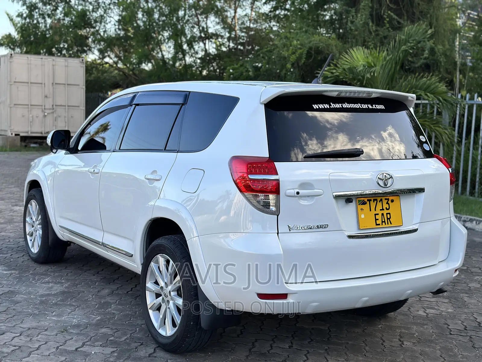 Toyota Vanguard 2012 White