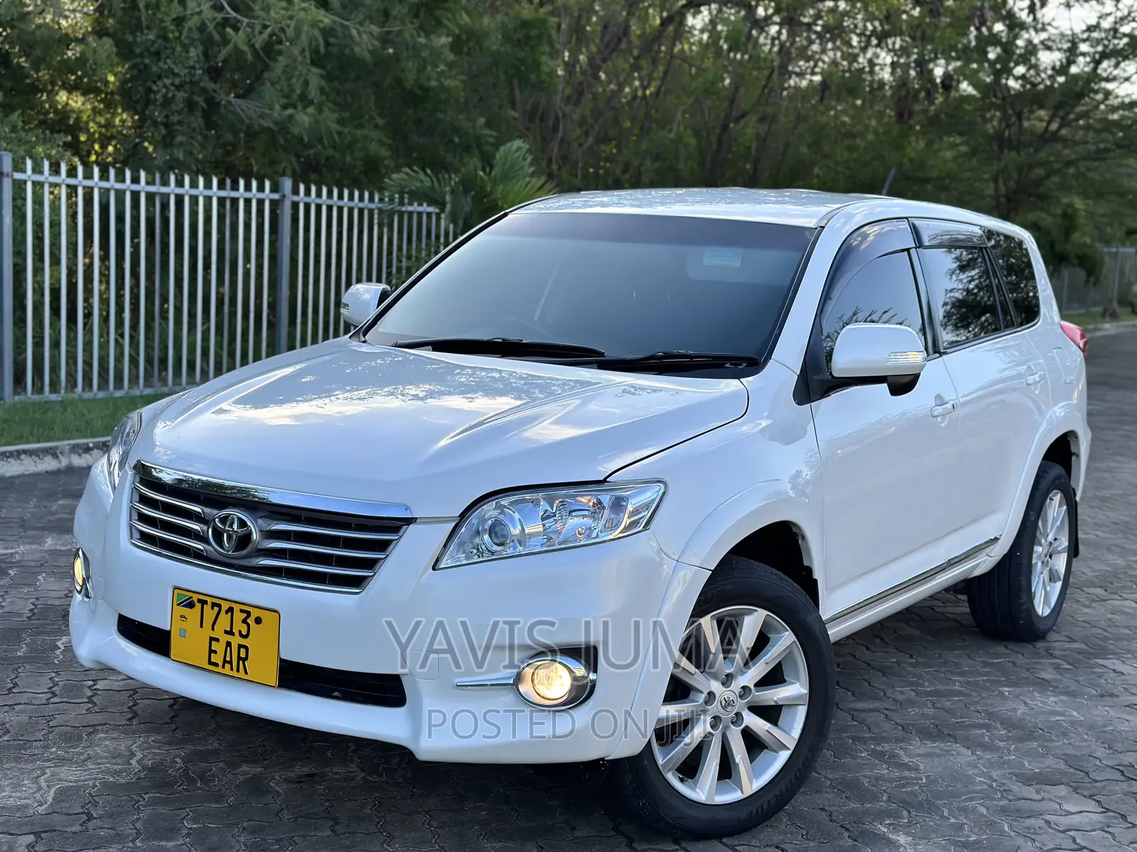 Toyota Vanguard 2012 White