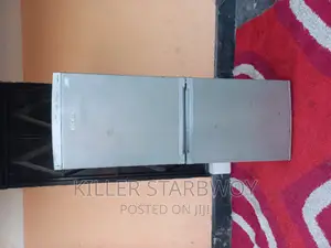 Fridge Kubwa Sana Chini Linagandisha