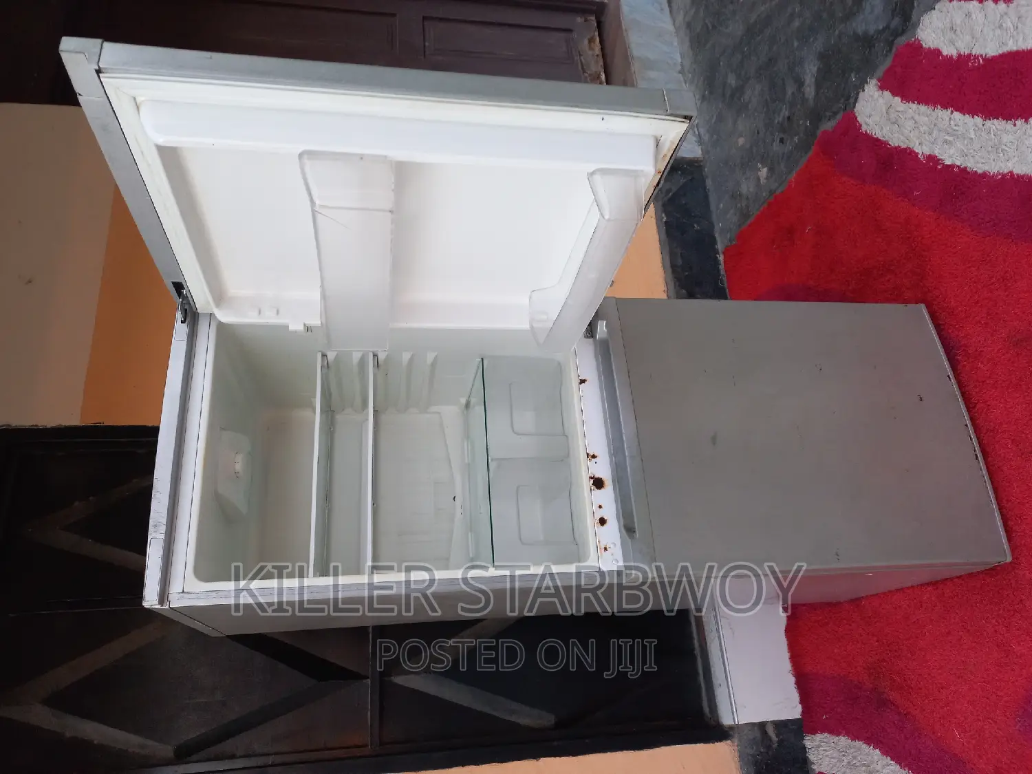 Fridge Kubwa Sana Chini Linagandisha