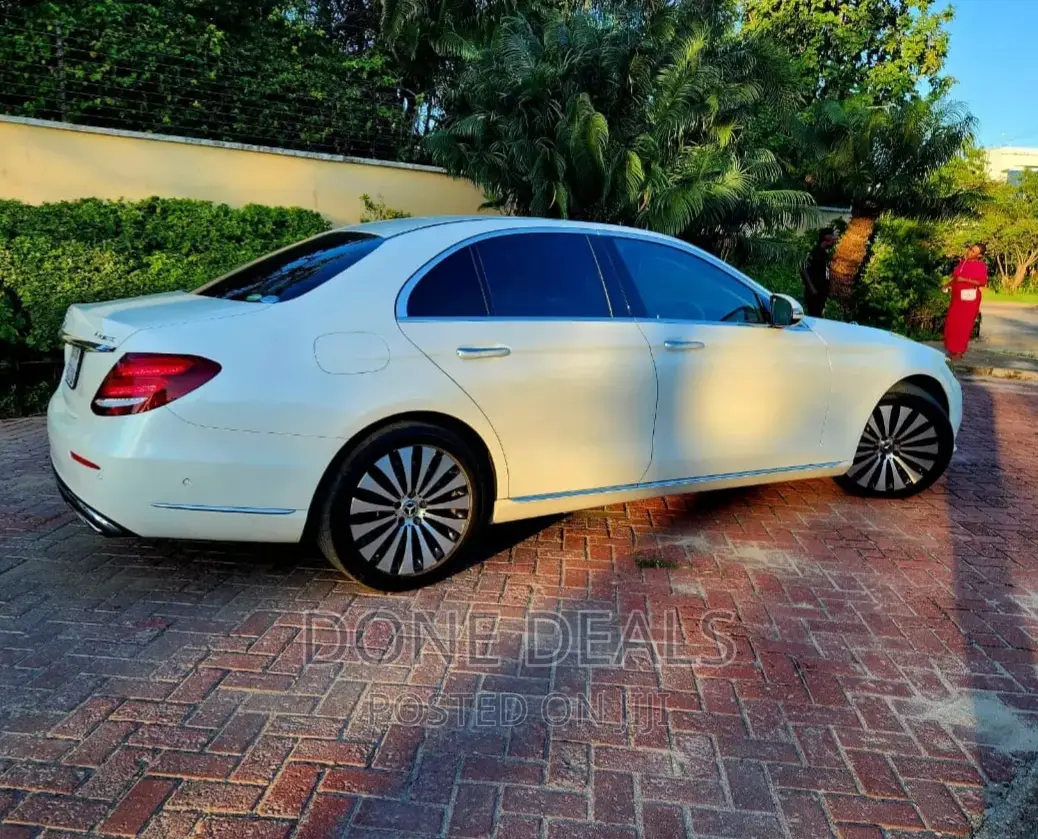 Mercedes-Benz E400 2017 White