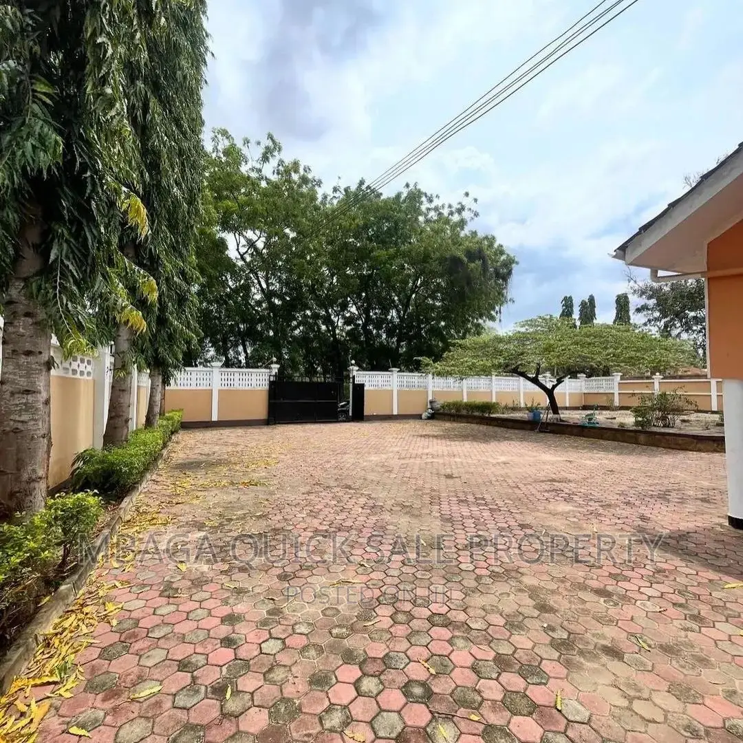 4bdrm House in Salasala, Kunduchi for rent