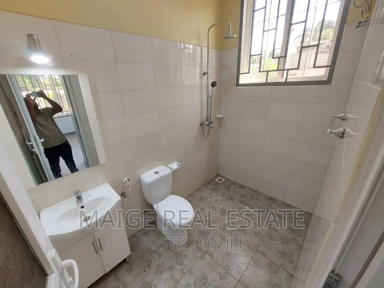 4bdrm Duplex in Ada Estate for rent