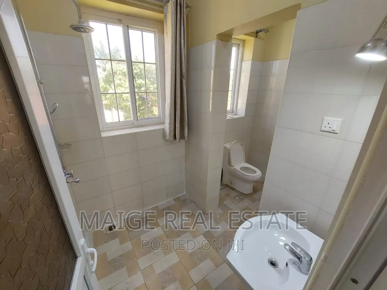 4bdrm Duplex in Ada Estate for rent