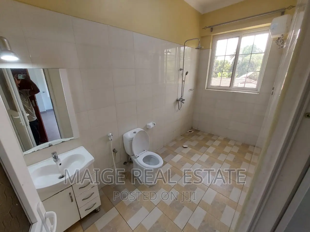 4bdrm Duplex in Ada Estate for rent