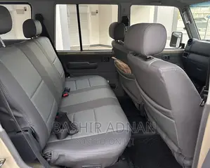 Toyota Land Cruiser 4.0 V6 DLX 2015 Beige