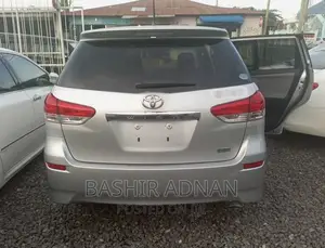 Toyota Wish 2010 Silver