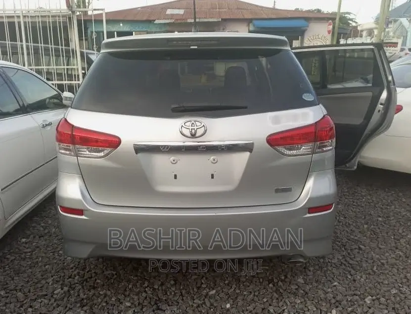 Toyota Wish 2010 Silver