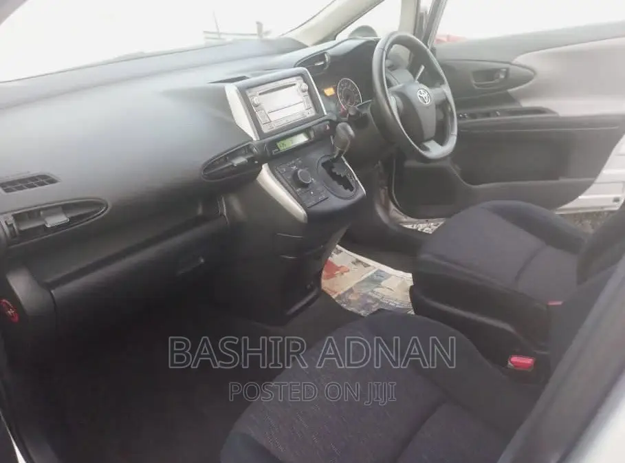 Toyota Wish 2010 Silver