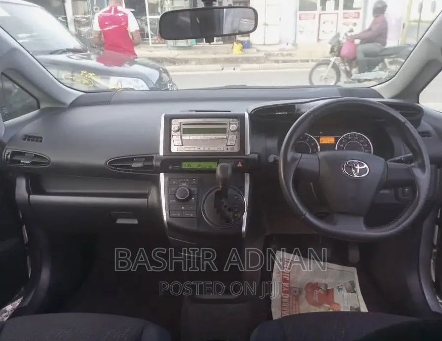 Toyota Wish 2010 Silver