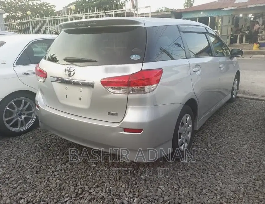 Toyota Wish 2010 Silver