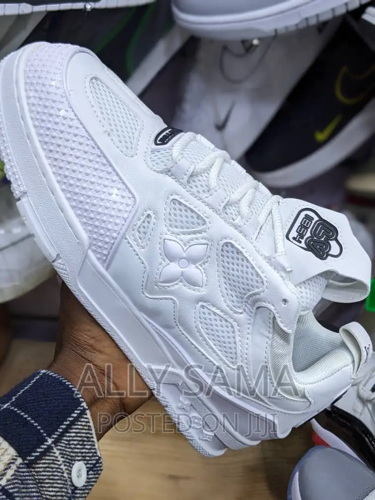 Mens Sneakers Louis Vuitton White Full