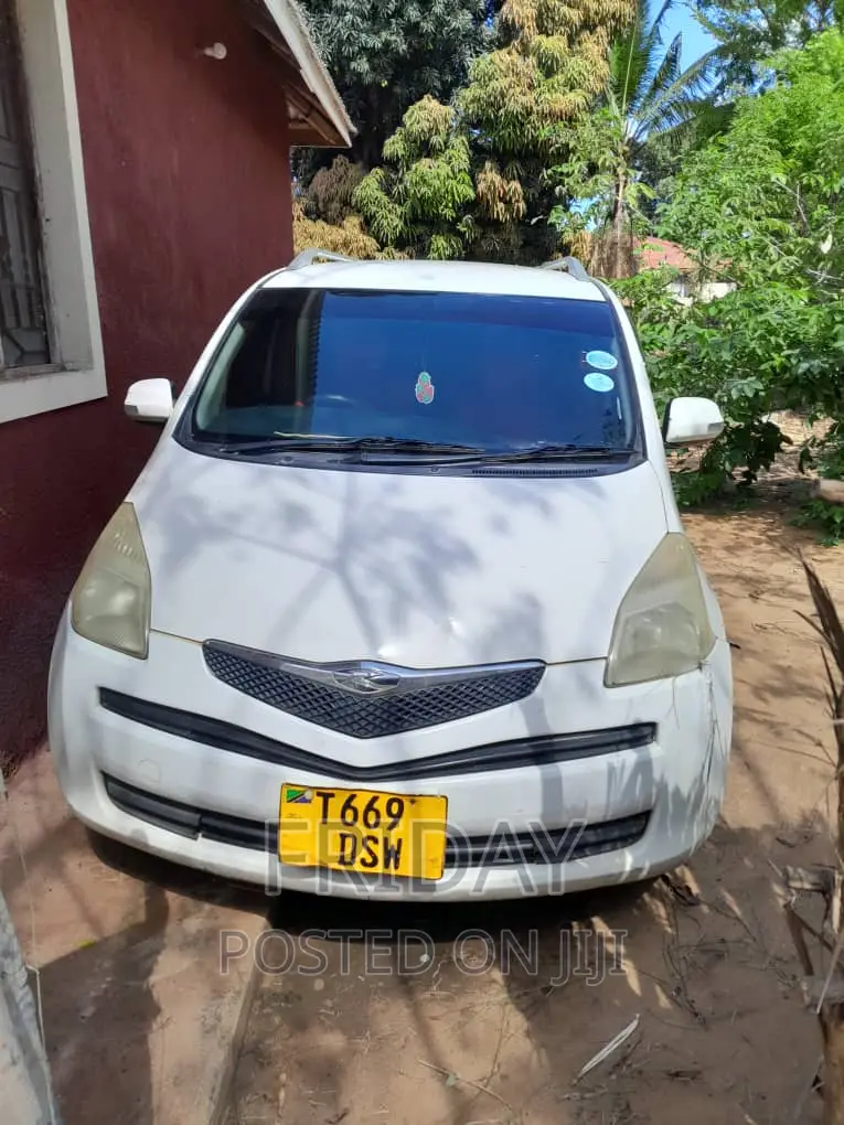 Toyota Ractis 1.5 FWD 2008 White