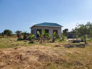 Eneo Lina Nyumba Haijaisha Linauzwa Kigamboni Pemba Mnazi