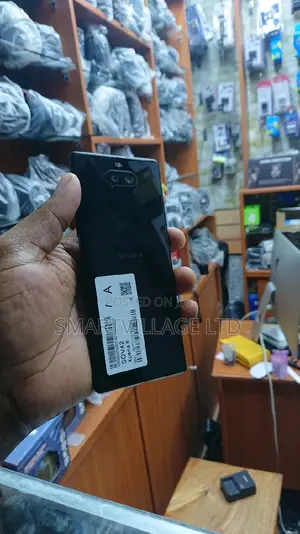 Sony Xperia 8 SOV42 64 GB Black
