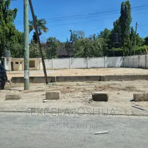 Kiwanja Kinakamata Main Road Kinauzwa Mwenge Mpakani