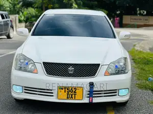 Toyota Crown 2006 White
