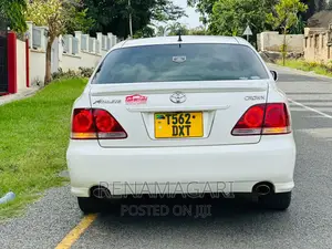 Toyota Crown 2006 White