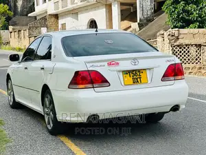 Toyota Crown 2006 White