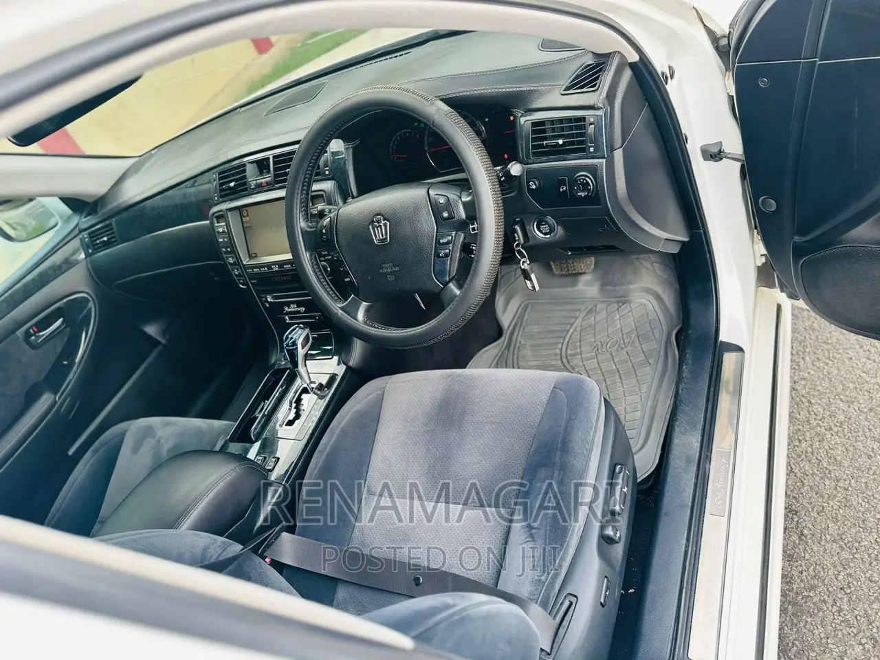 Toyota Crown 2006 White