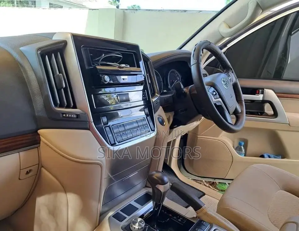 Toyota Land Cruiser 4.5 V8 TD 2017 White