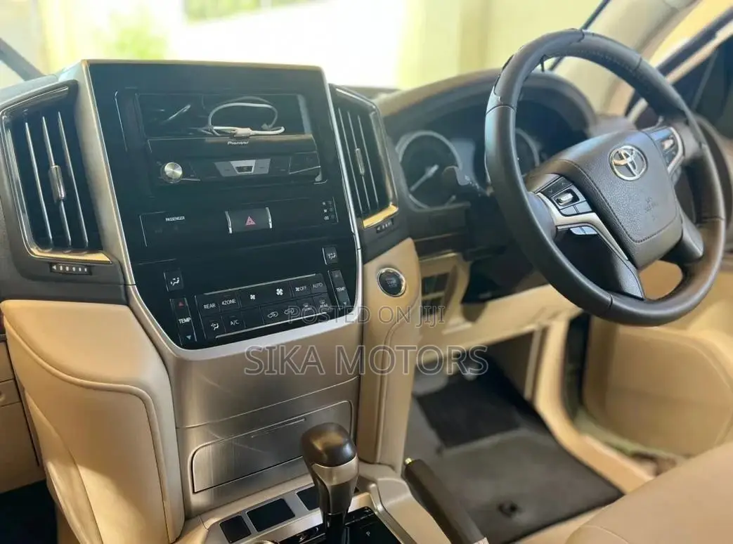 Toyota Land Cruiser 4.5 V8 TD 2017 White