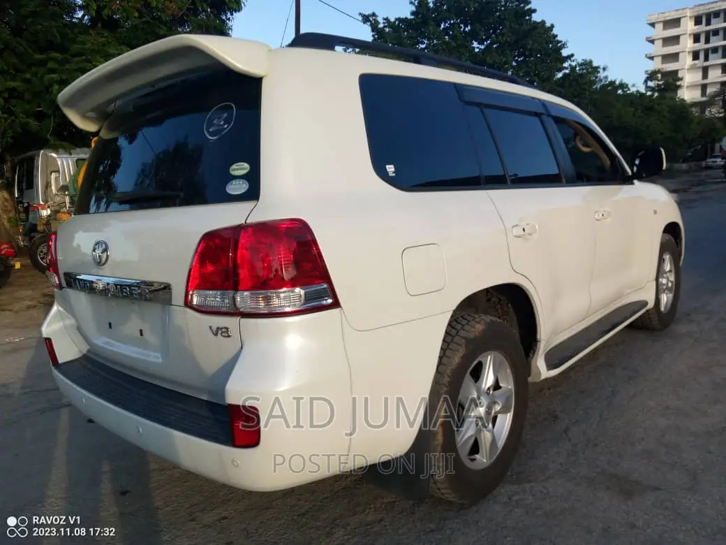 Toyota Land Cruiser 4.6 V8 AX 2009 Pearl