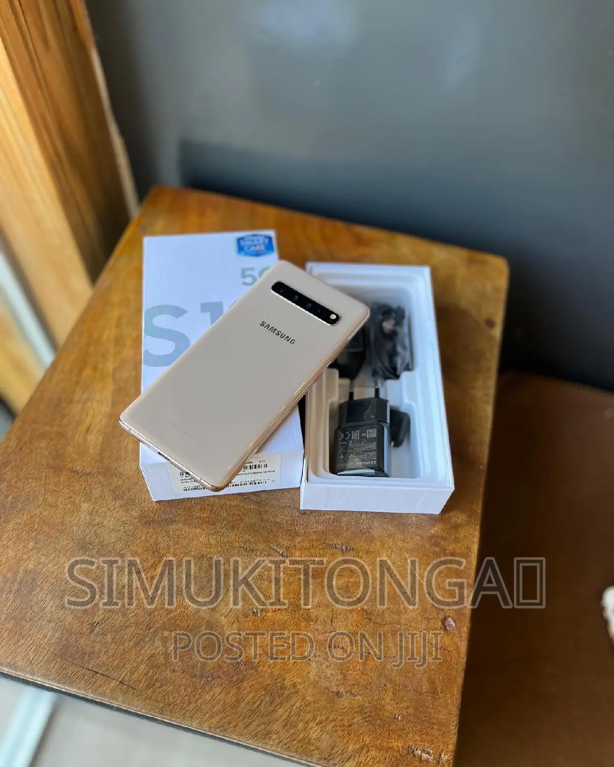 New Samsung Galaxy S10 5G 512 GB Gold