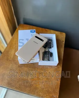 New Samsung Galaxy S10 5G 512 GB Gold