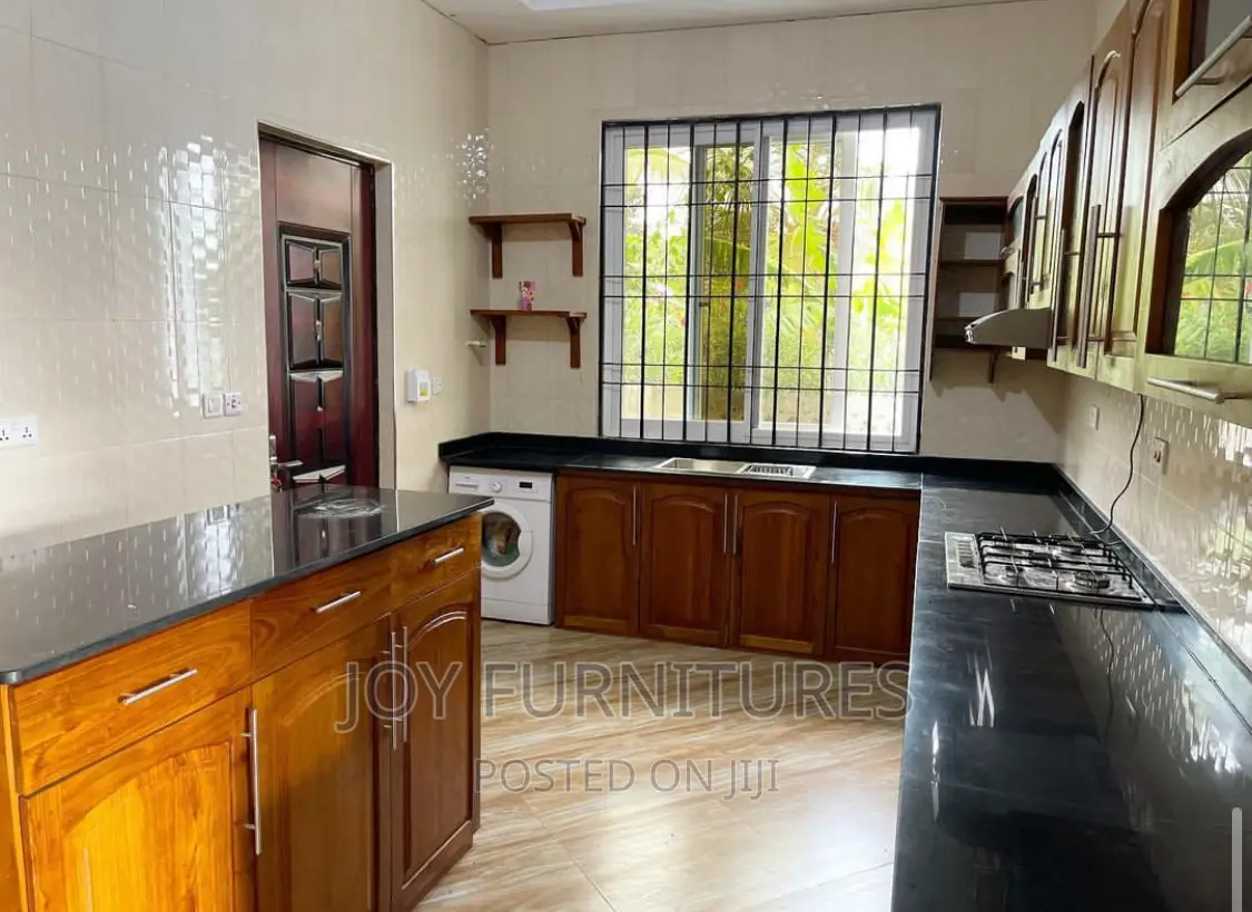 Kitchen Cabinets (Mninga)