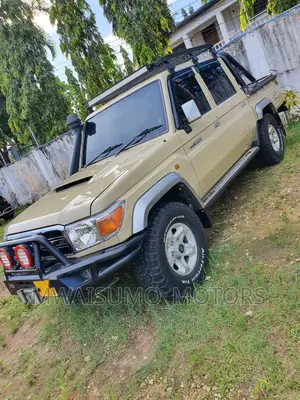 Toyota Land Cruiser 2018 Gold