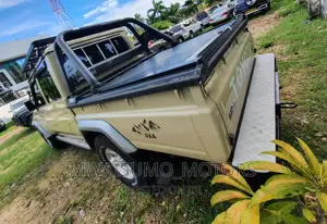 Toyota Land Cruiser 2018 Gold