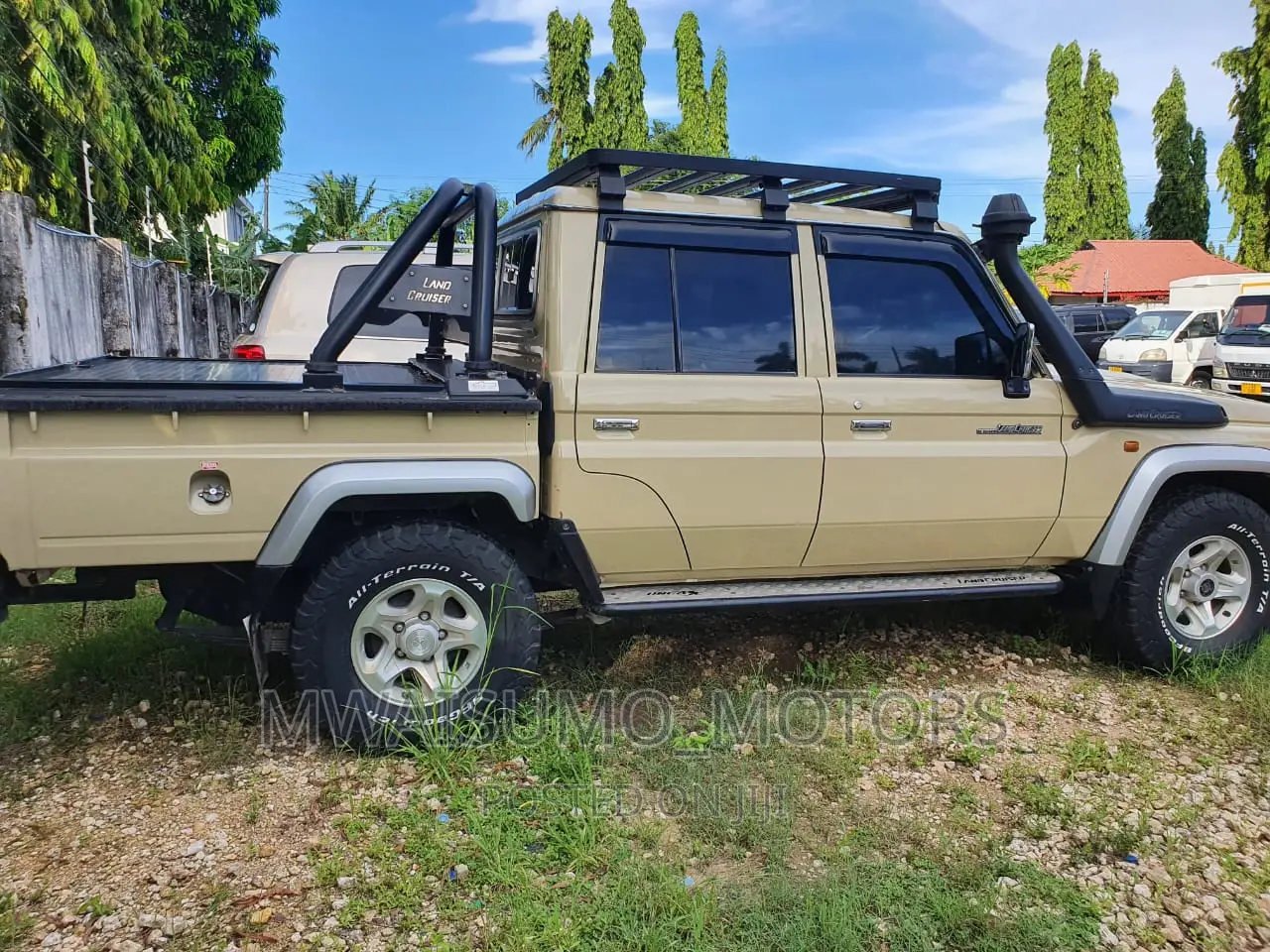 Toyota Land Cruiser 2018 Gold