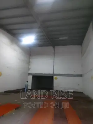 Warehouse in Mandela Road