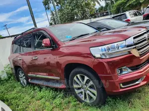 Toyota Land Cruiser 2017 Red