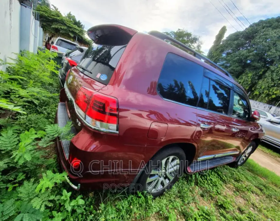 Toyota Land Cruiser 2017 Red
