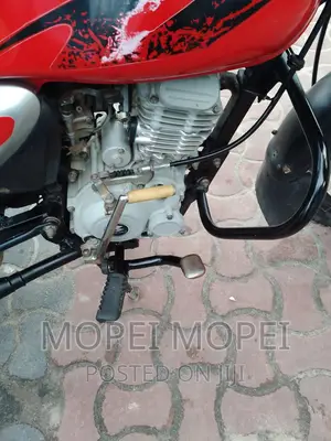 Bajaj Boxer X125 2021 Red