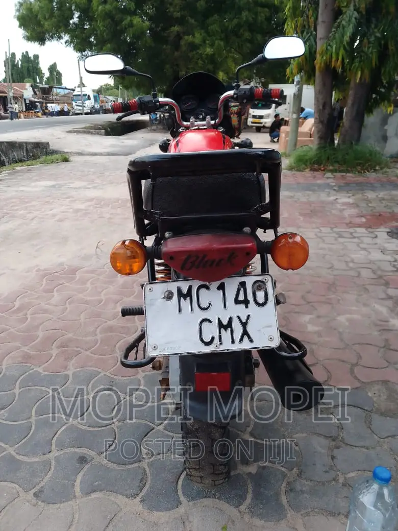 Bajaj Boxer X125 2021 Red