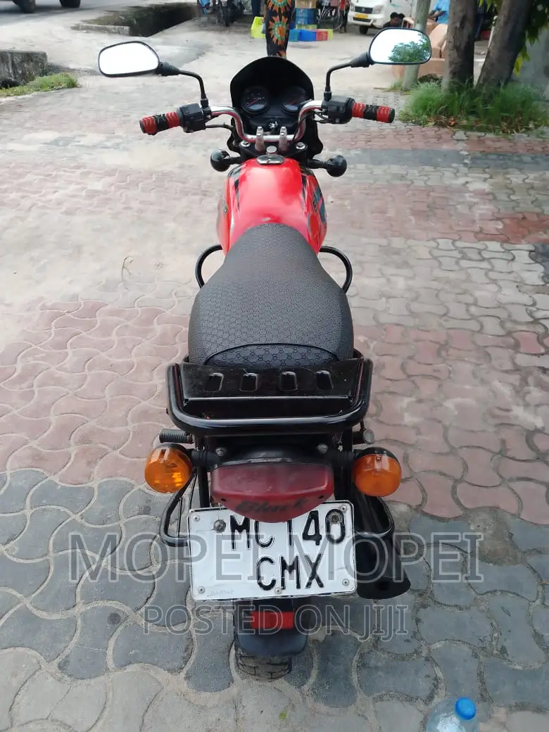 Bajaj Boxer X125 2021 Red