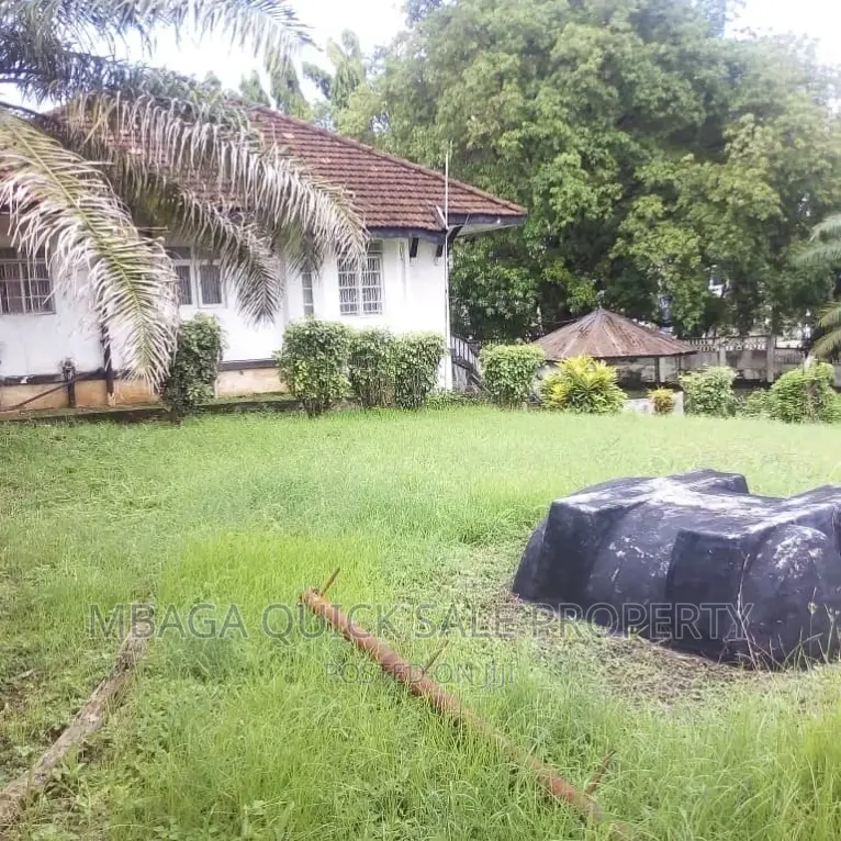 Furnished 5bdrm House in Ada Estate for sale