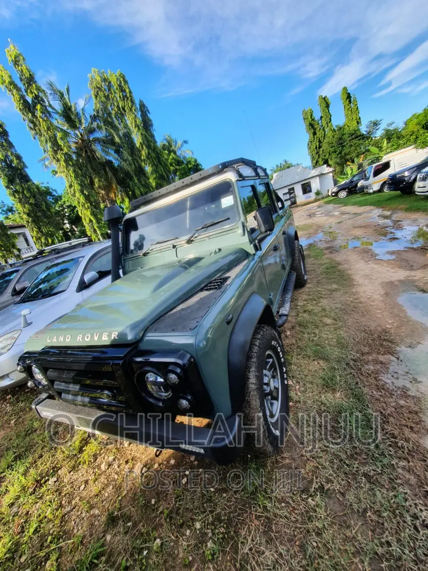 Land Rover Defender 2003