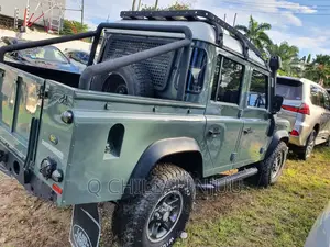 Land Rover Defender 2003