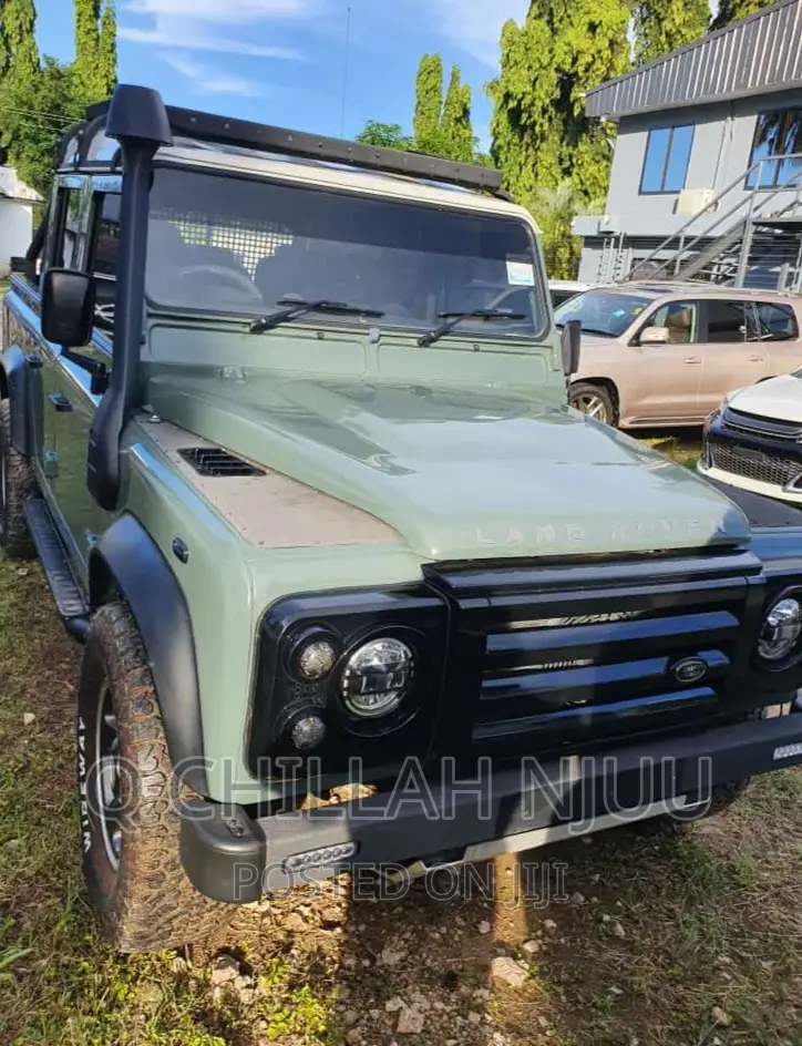 Land Rover Defender 2003