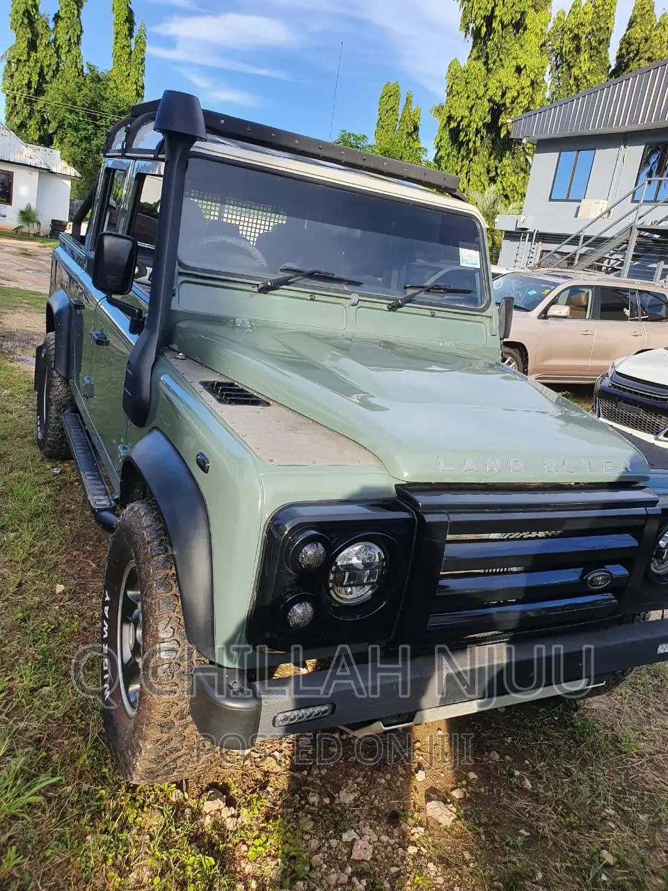Land Rover Defender 2003