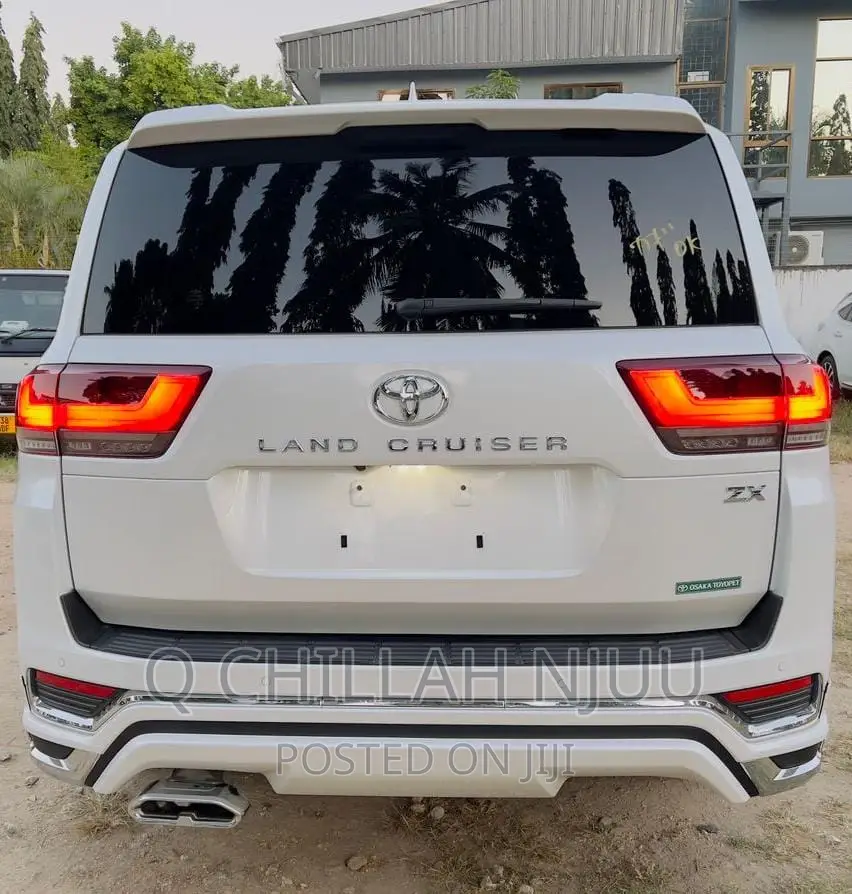 Toyota Land Cruiser 2022 White