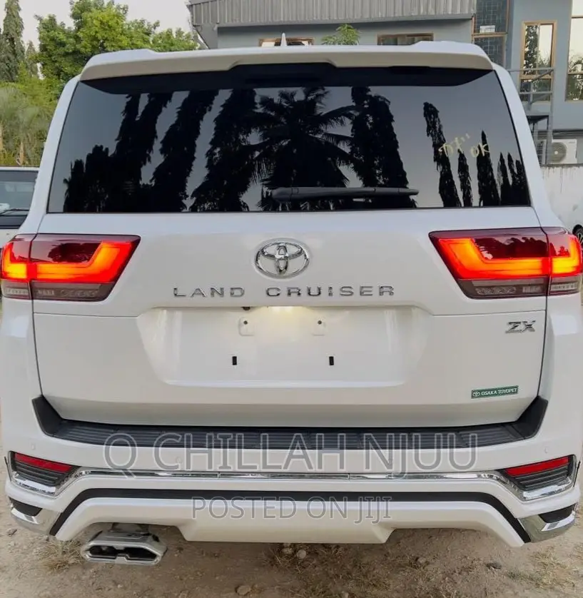 Toyota Land Cruiser 2022 White