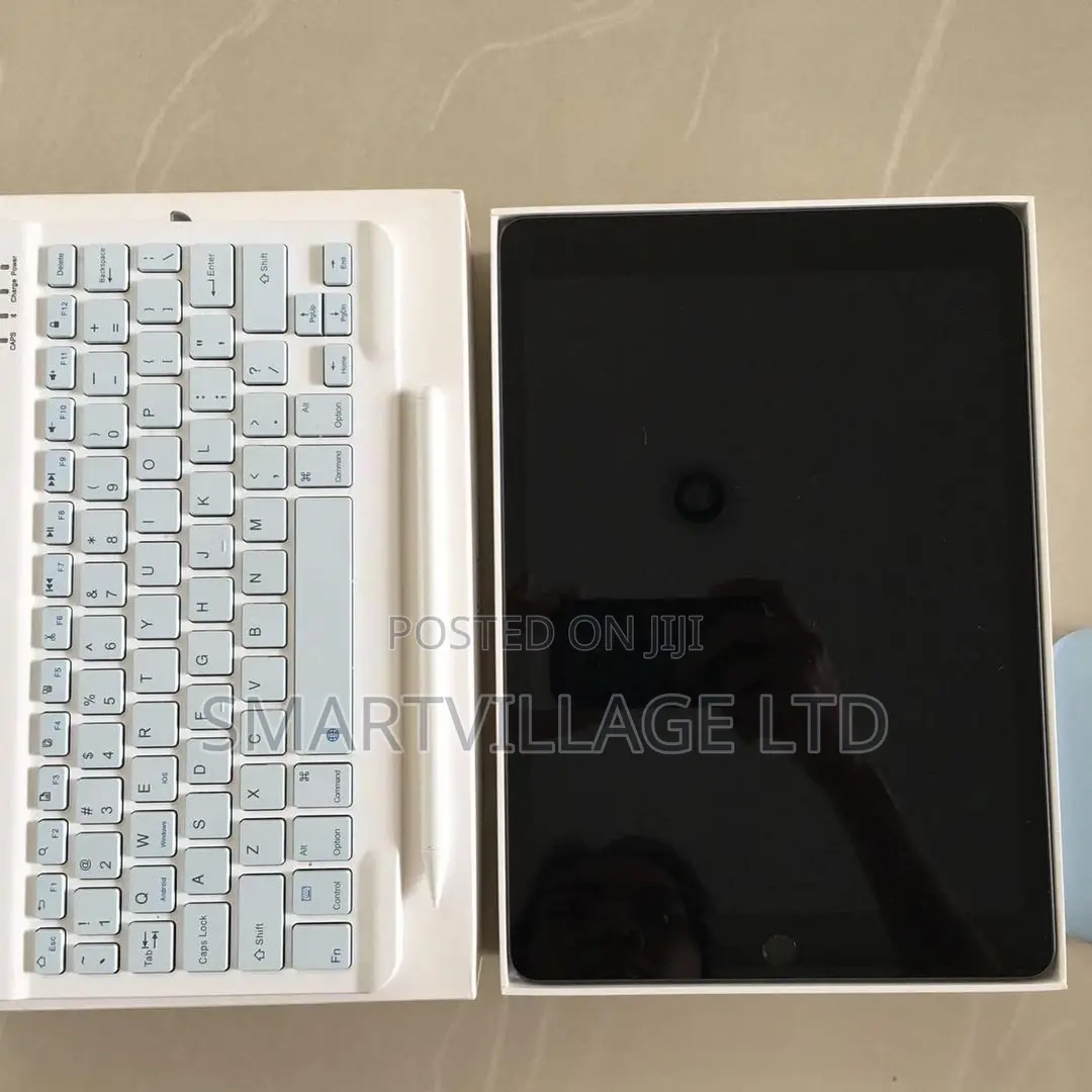 New Apple iPad 9.7 64 GB Gray