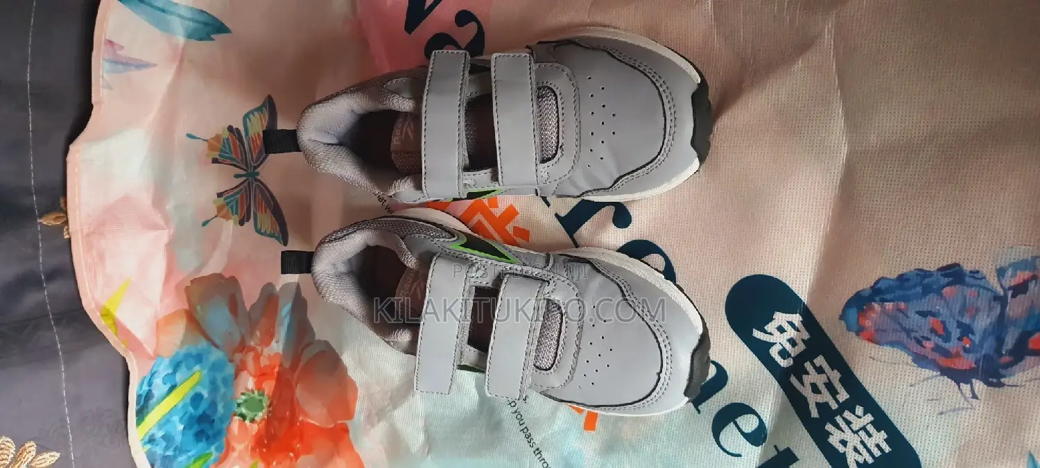 Reebok Kids Leather Sneaker